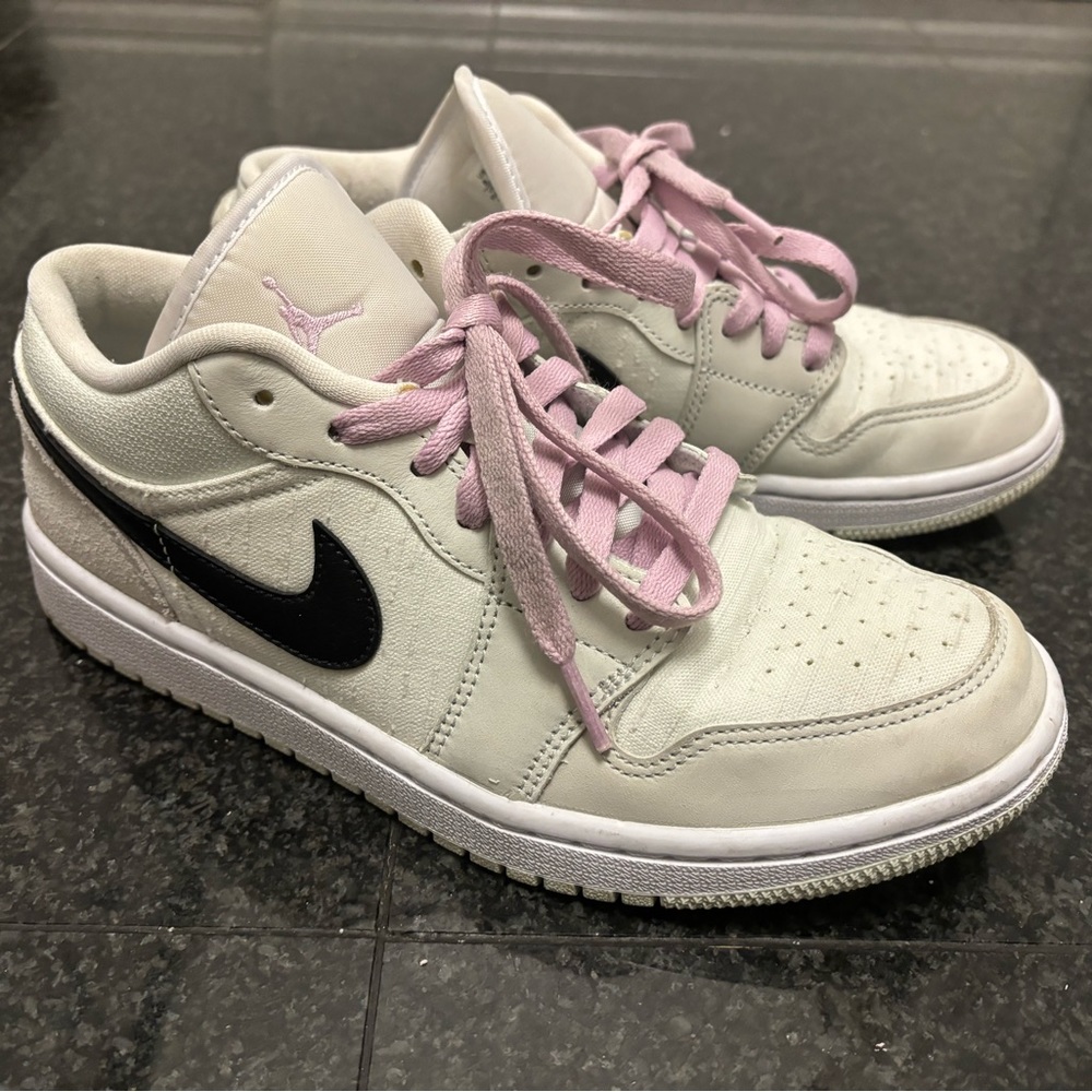 Air Jordan’s womens ’barely there’